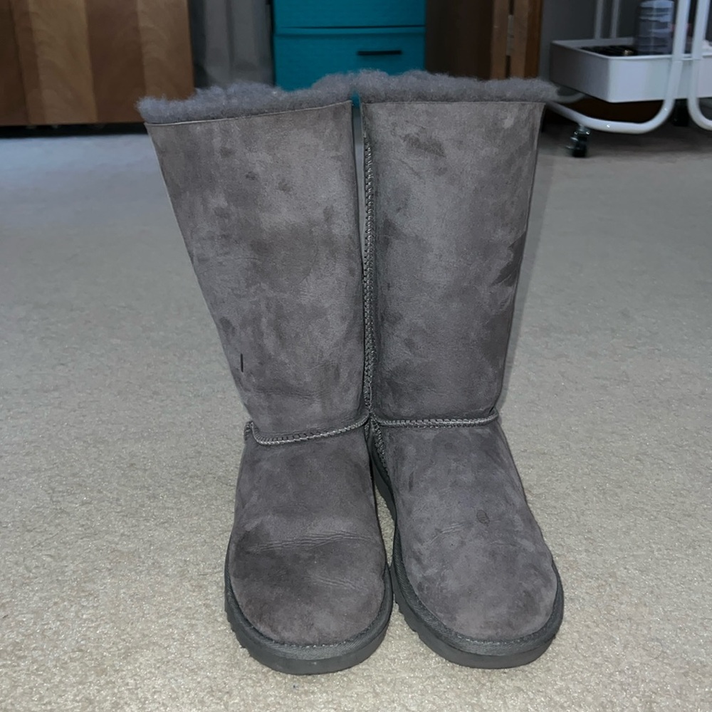 Barely worn Ugg tall boots size 6